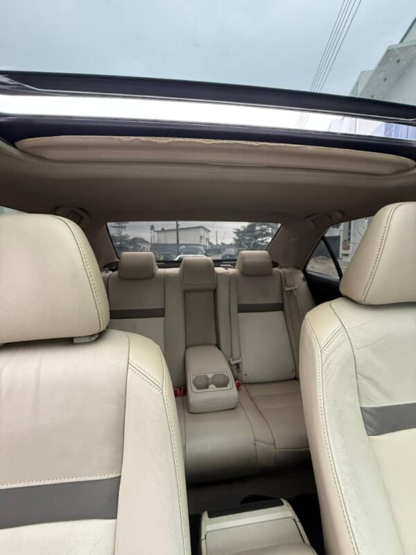 Camry XLE - Image 4