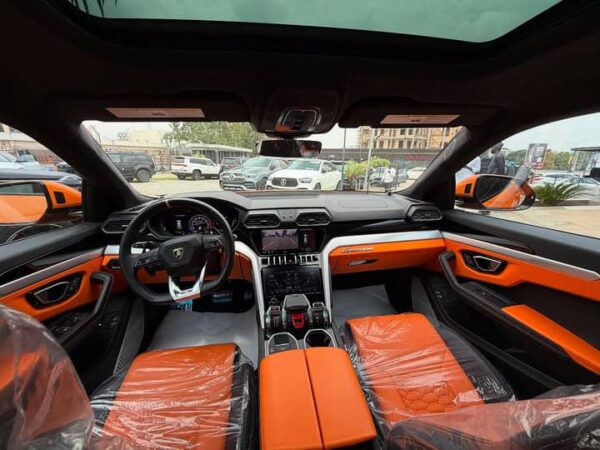 LAMBORGHINI URUS - Image 5