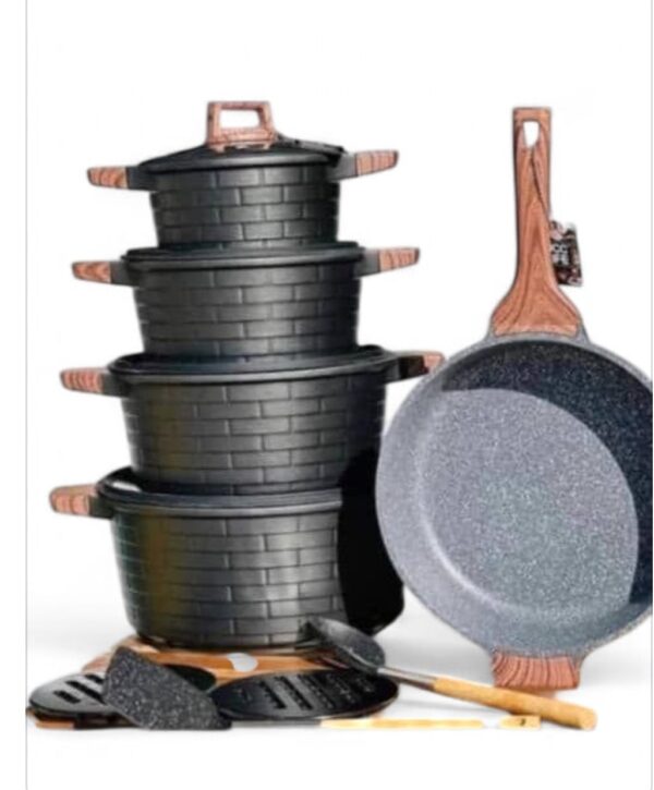 Set of pots