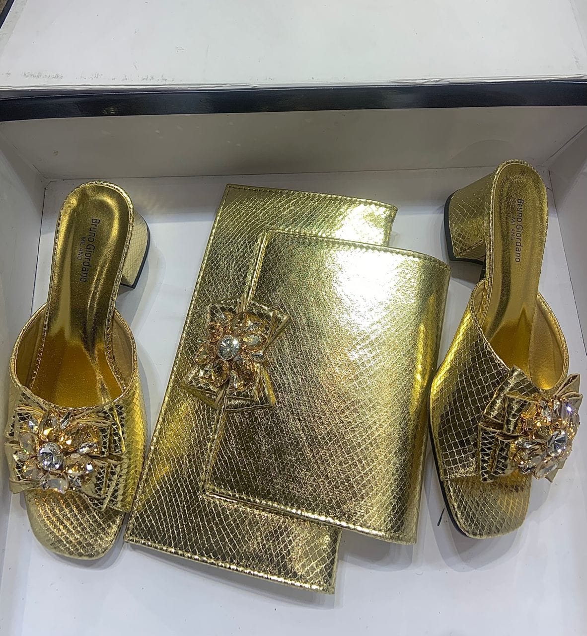 SHOE & BAG SIZES = 38,37,,42,43