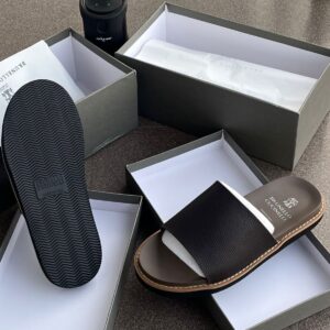 BRUNELLO CUCINELLI LEATHER SLIPPERS AVAILABLE NOW  SIZE 40 to 46  PRICE = 55k✅