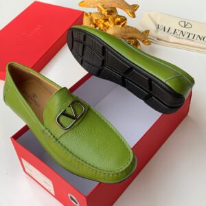 New update 🔥🔥🔥🔥🔥🔥 😍*  *Now AVAILABLE FROM SIZE 4️⃣0️⃣➖5️⃣0️⃣  *VALENTINO*   *PRICE = 85, 000 ONLY* *BIG SIZE:= 92,000*   *✅✅✅* *Best quality 👌 💯 💯